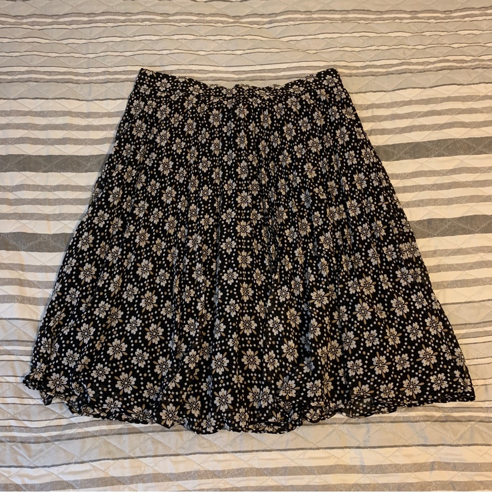 Ann Taylor Floral Black Skirt Size 8 Petite